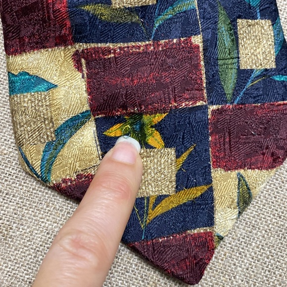 Aquascutum of London 100%silk vintage tie - Picture 10 of 10